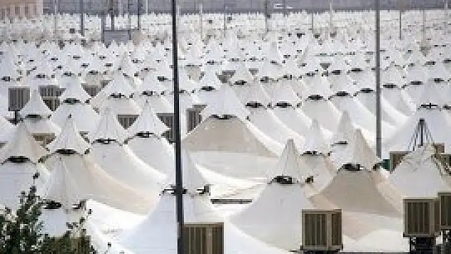 Arafat'a 60 bin yanmaz çadır kuruluyor