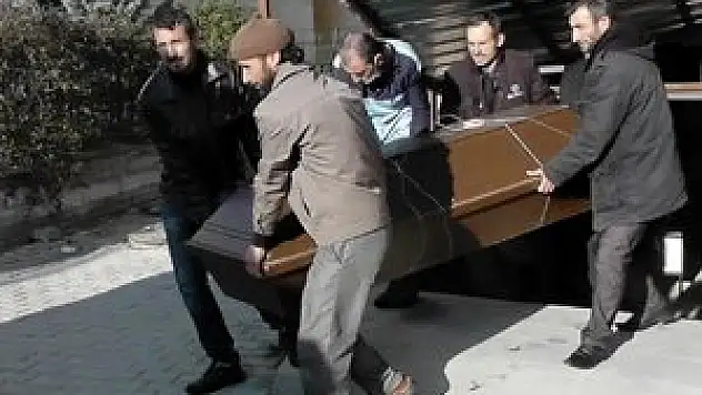 İnşaat bekçisi barakada yaktığı ateşin dumanından öldü