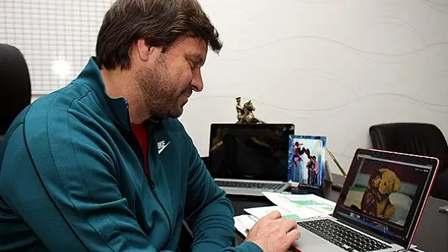 Ertuğrul Sağlam AA 'Yılın Fotoğrafları'nı oyladı