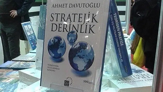 Davutoğlu'nun kitabına korsan operasyonu