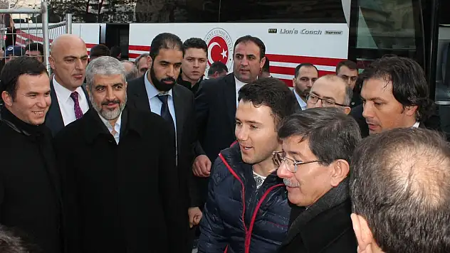 Davutoğlu ve Meşal Mevlana Müzesi'ni ziyaret etti