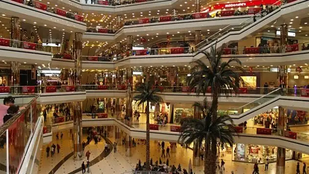 AVM'lerde yılbaşı mesaisi