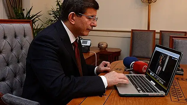 Davutoğlu 'AA Yılın Fotoğrafları' oylamasına katıldı
