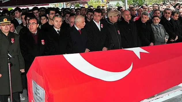 Şehitler toprağa verildi