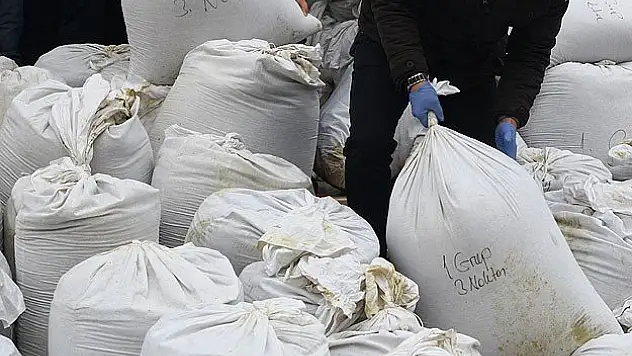 Tankerden 1 tona yakın esrar çıktı