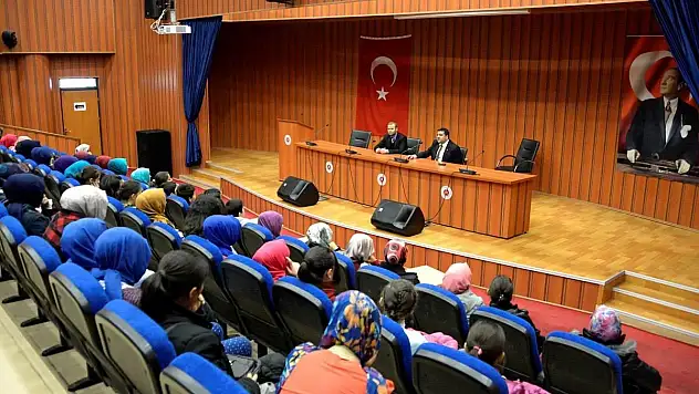 Bilgi merkezi öğrencileri adliyede