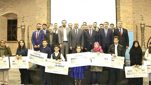 'Çizimlerle 40 Hadis' yarışmasında ödül töreni