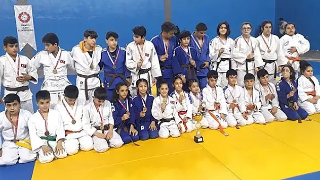 Büyükşehir Belediyesporlu sporcular göz dolduruyor