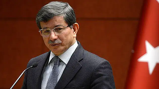 Davutoğlu: 'Slogan üreten değil fikir üreten gençler lazım'