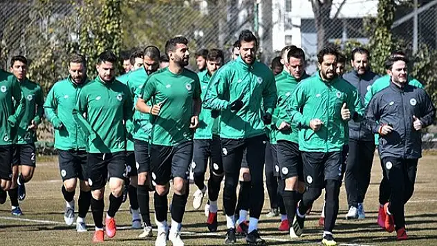 Konyaspor, iki eksikle çalıştı
