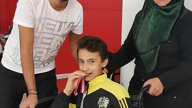 Spora ilk adımında Türkiye Şampiyonu oldu