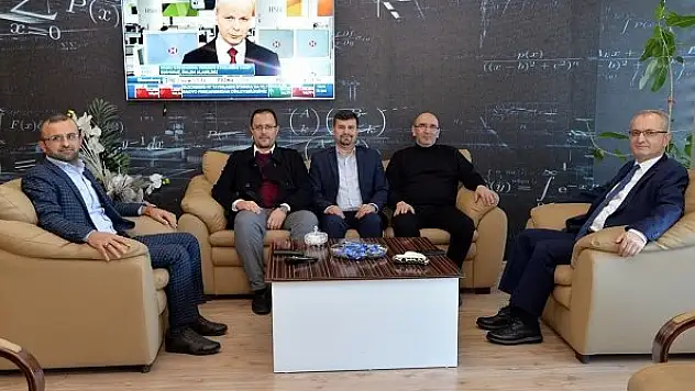 Rektör Özçelik'ten, Elfatek Elektronik'e ziyaret