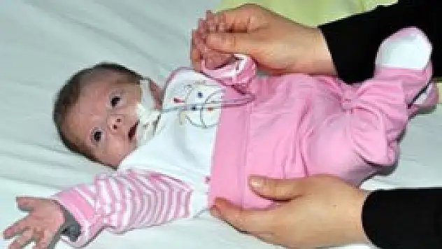 Parmak bebek 4,5 ay sonra annesine kavuştu