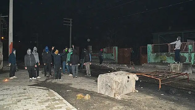 Siirt'te izinsiz gösterilere müdahale edildi