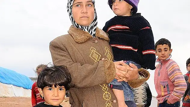 Sınırda korkudan titreyen minik yürekler