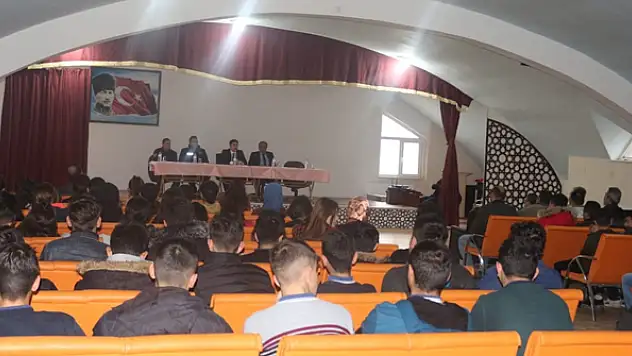 Kulu'da lise öğrencilerine yönelik seminer düzenlendi