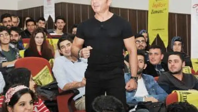 ''Seminerlerde siyasi soru almıyorum''