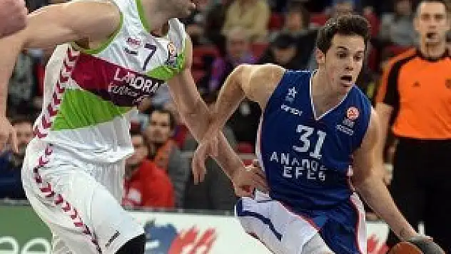 Anadolu Efes Laboral Kutxa'yı yendi