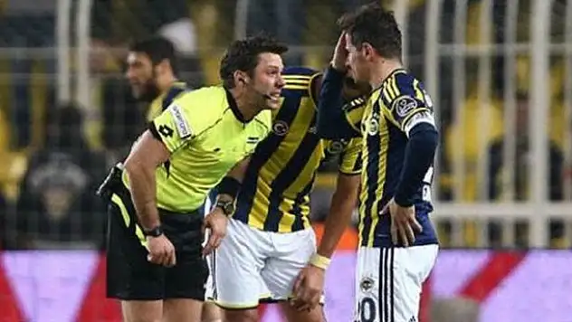 Fırat Aydınus Emre Belözoğlu'nu sakatladı!