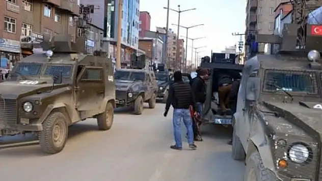 HDP'li iki belediyeye polis baskını!