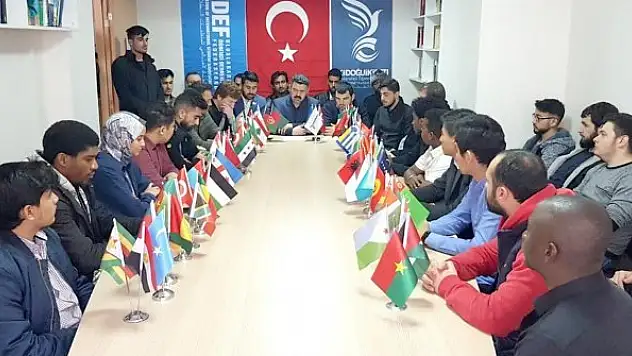 Konya'da okuyan uluslararası öğrenciler Türkiye için tek yürek!