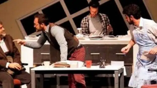 'Bir Halk Düşmanı' sahnelendi