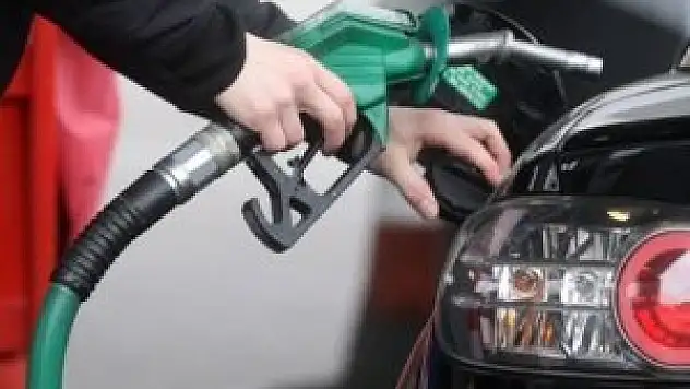 Benzinde indirim rüzgarı