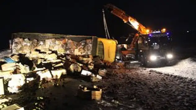 Konya'da elma yüklü kamyon devrildi: 1 ölü, 1 yaralı