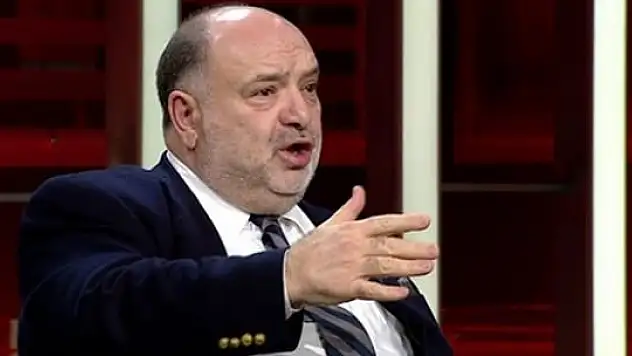 AK Parti'ye küfreden yazar Star'dan kovuldu