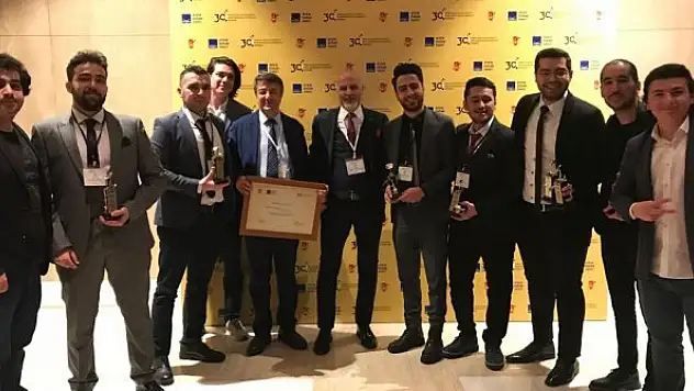 Selçuk İletişim yine zirvede