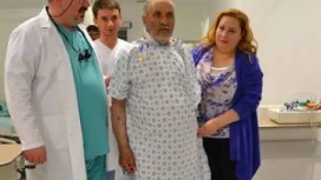 Kalp ameliyatı olurken doktorlarıyla konuştu