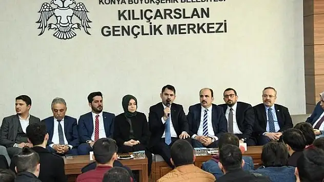 Bakan Kurum, Konya'da üniversiteli gençlerle buluştu
