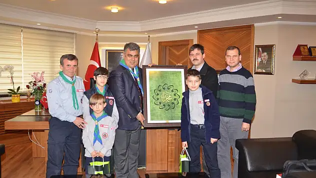 İzcilerden Başkan Özgüven'e ziyaret