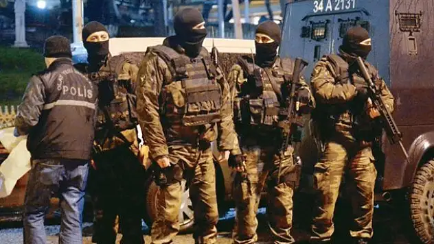 Emniyet canlı bombayı arıyor