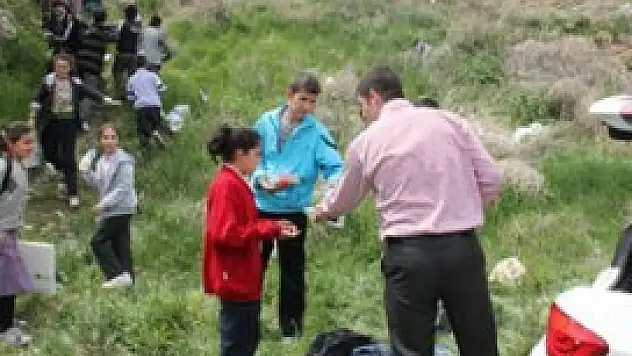 Çarpışan araçlar şarampole uçtu: 4 yaralı