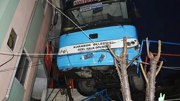 Şok manzara! Yolcular ölümden döndü