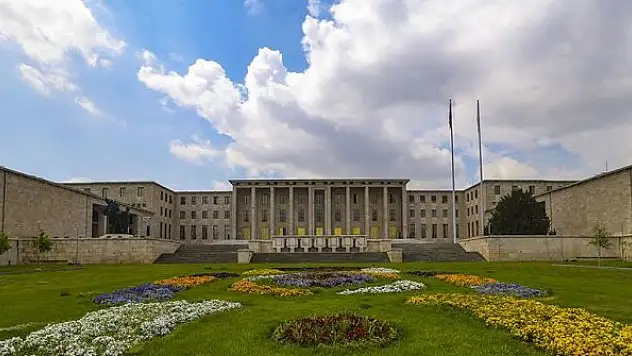 Siyasi partiler grup toplantılarını iptal etti