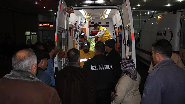 Konya'da iki otomobil çarpıştı: 9 kişi...