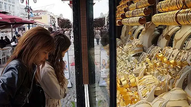 Altın 10 ayın en yüksek seviyesinde