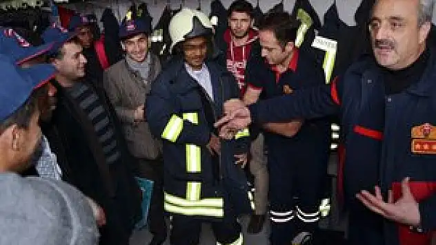 Yabancı öğrenciler gönüllü itfaiyeci oldu