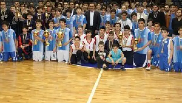 Selçuklu Belediyespor kupaları aldı