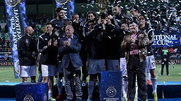 Kartal kupayı kaptı