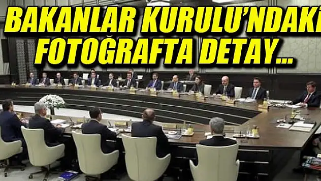 Bakanlar Kurulu'ndaki fotoğrafta detay