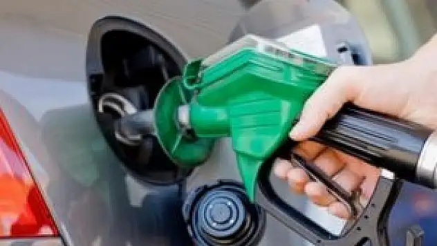 Benzin ve motorinde zam başladı