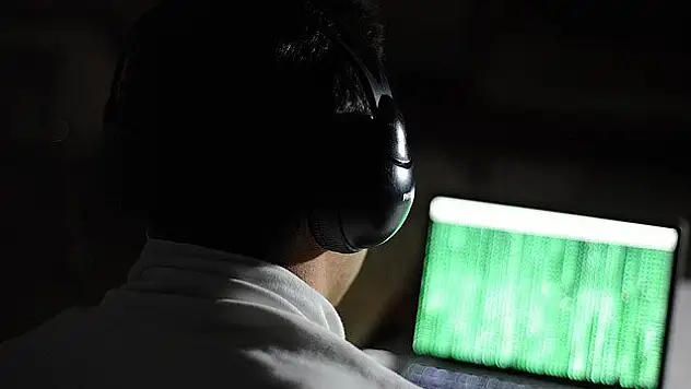 31 kriptolu telefon 363 kez dinlenmiş