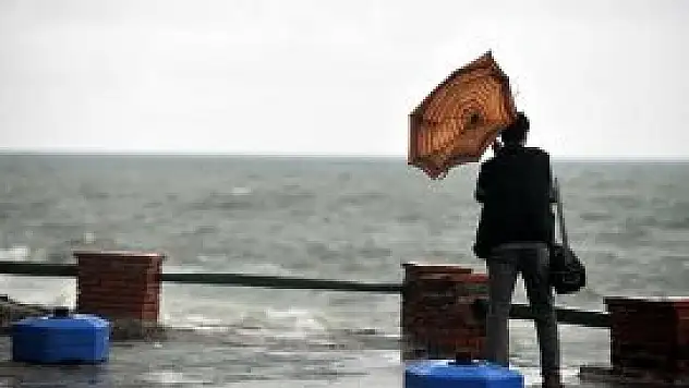 Ege'de kuvvetli fırtına uyarısı