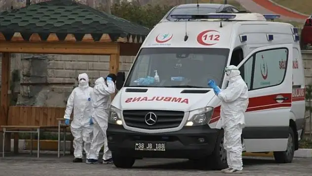 Sağlık çalışanlarının işinden ayrılmasına izin verilmeyecek