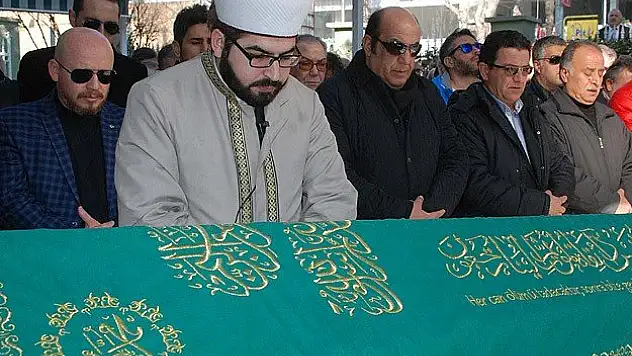 Tiyatrocu Oğuz Oktay son yolculuğuna uğurlandı