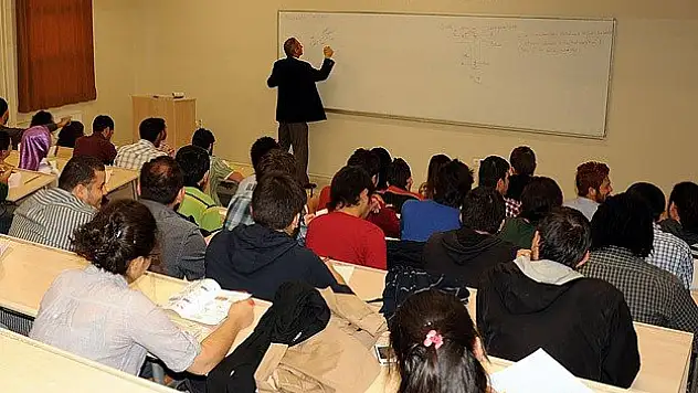 Öğretim üyesi dışındaki atamalarda 65 puan şartı