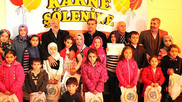 İHH'dan yetimlere karne hediyesi